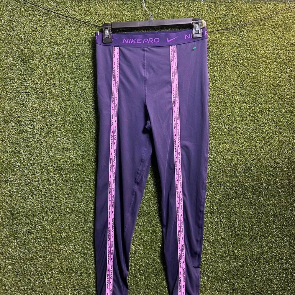 Nike Women's Purple and Blue Leggings